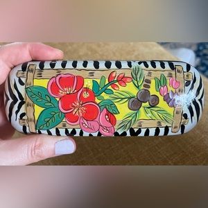 Hand Painted Clam Shell Eye
Glass Case NEW colorful and hand painted